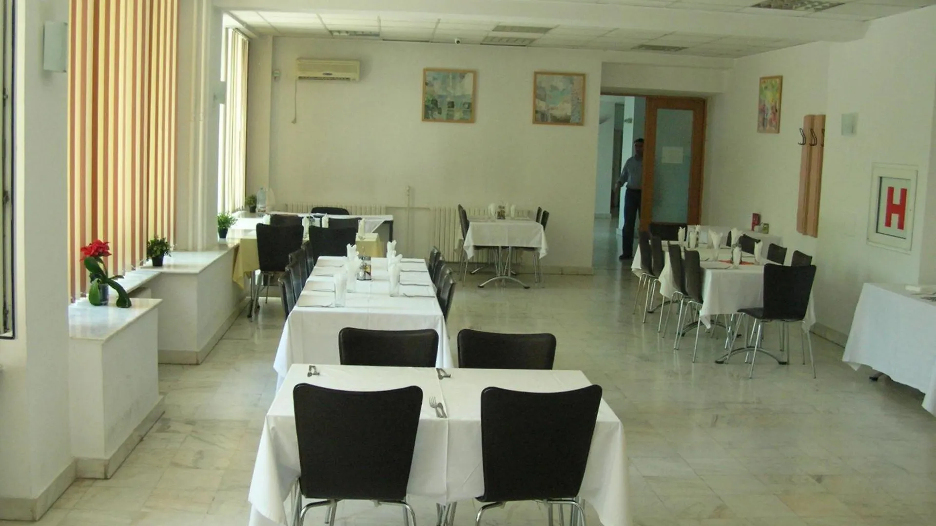 **  בוקרשט Federatia Romana De Scrima - Hotel Floreta De Aur רומניה